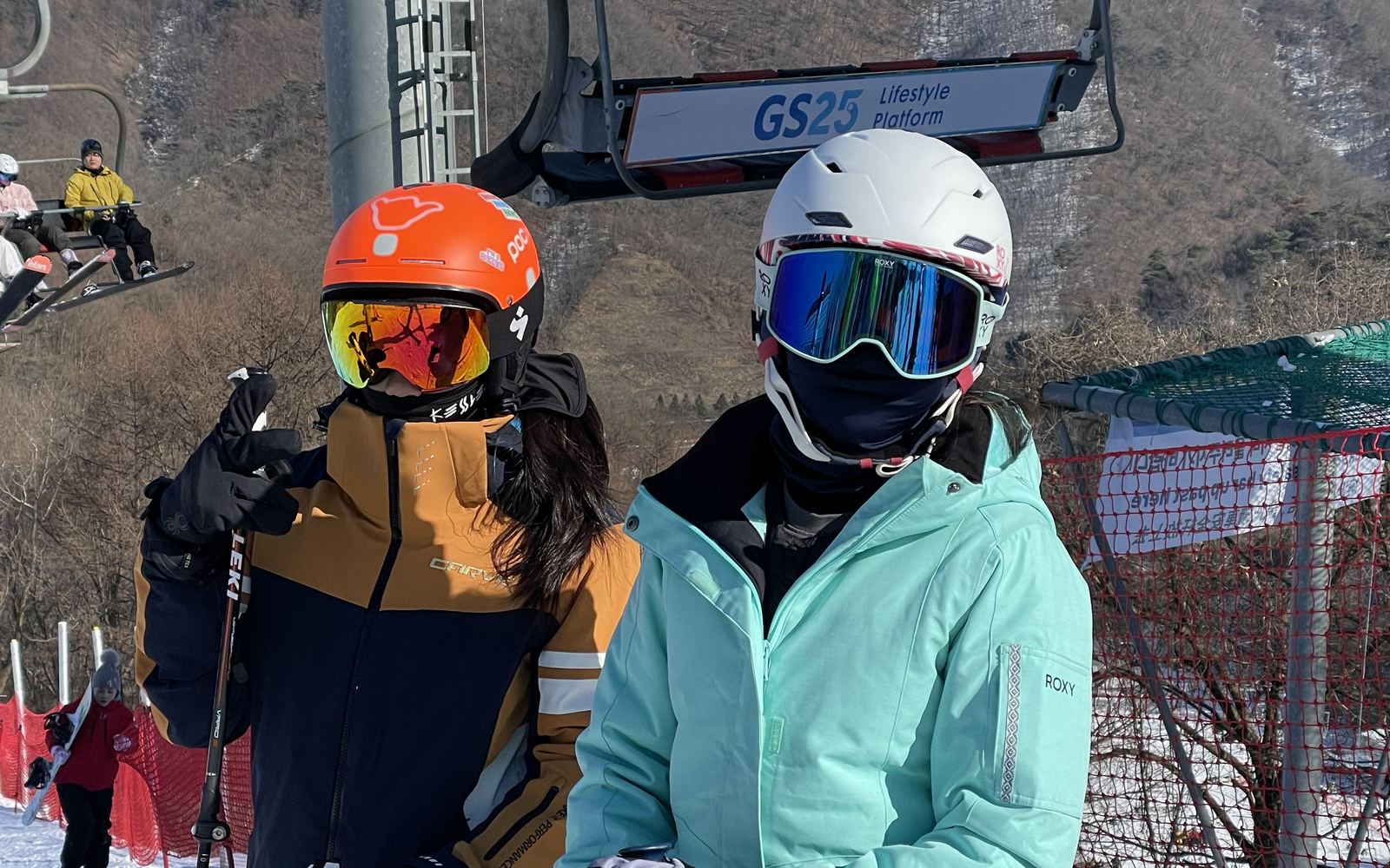 An instructor and a child before getting on the lift
